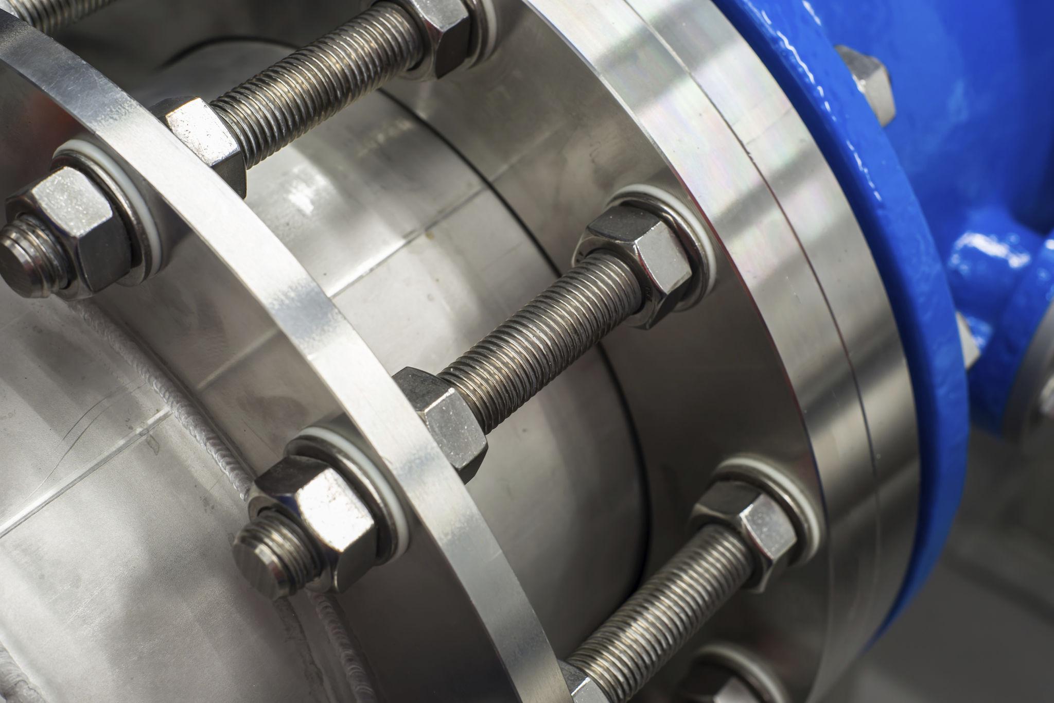Image of Chinese Supplier Seeking Customers for Industrial Stud Bolts and Nuts Used in Valve and Flange Systems
