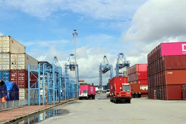 Việt Nam returns to trade surplus in September but nine-month deficit persists