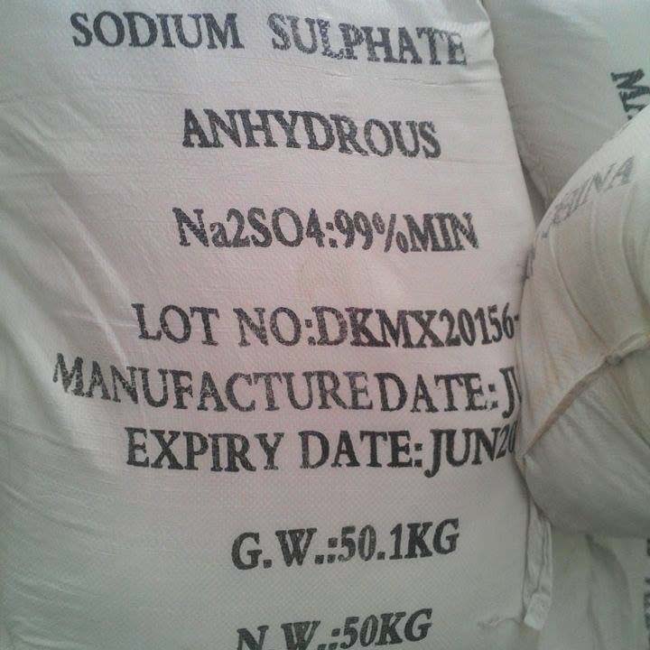 Industrial-grade sodium sulfate (Na2SO4)
