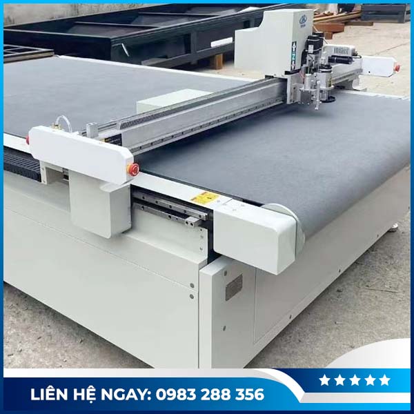 Oscillating knife CNC machine
